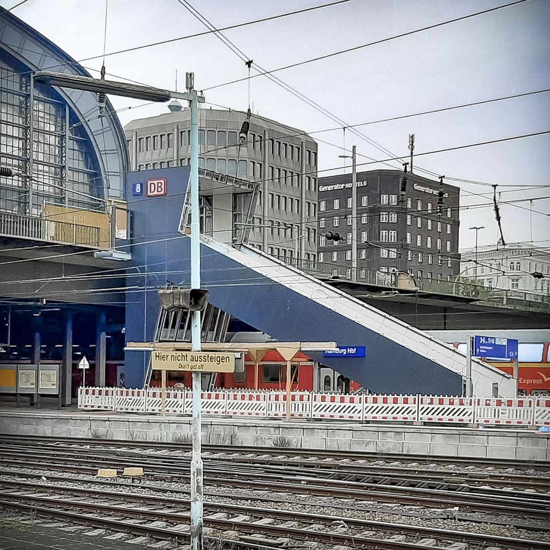  220227_Hauptbahnhof_Treppen.jpg